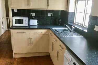4 bed flat, Clifton Place, Greenbank, Plymouth, PL48HX - Image 1